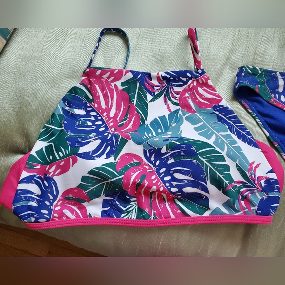 Swimsuit - Picture 2 of 3